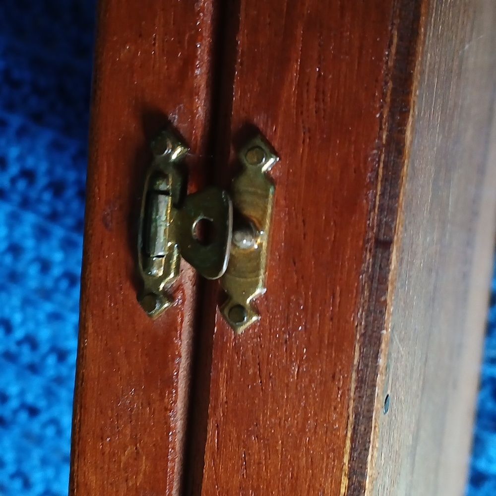 Wooden Cigar Box - Picture 3 of 5